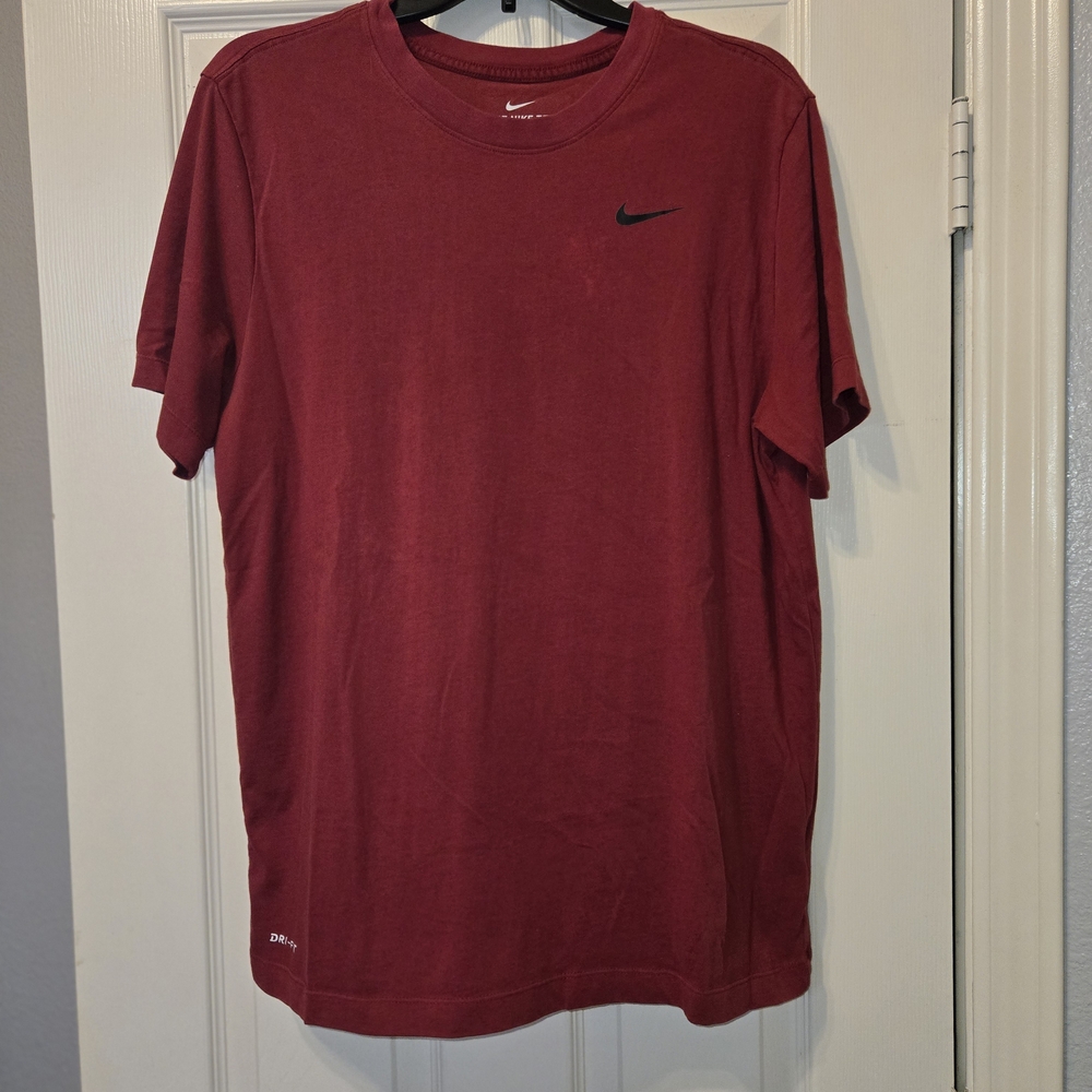 Nike Men's Burgundy Short Sleeve Tee